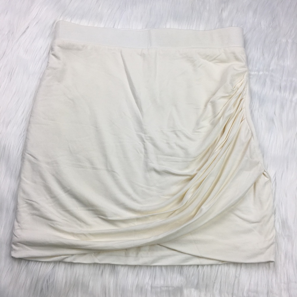 ✨ NWT Lovers + Friends Show Off Mini Skirt - Picture 2 of 4