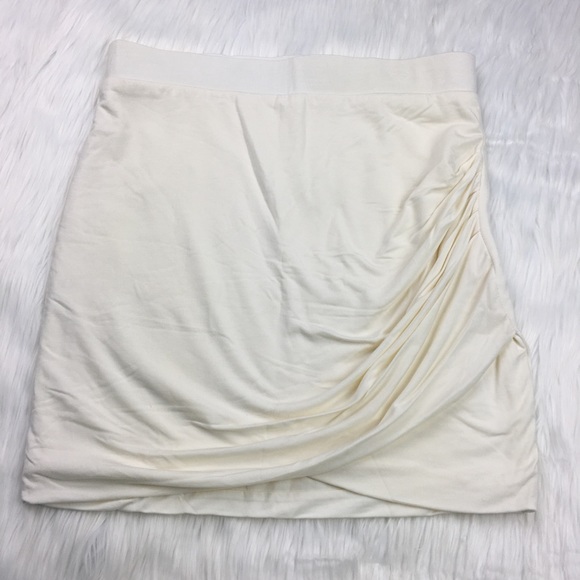 ✨ NWT Lovers + Friends Show Off Mini Skirt - Picture 2 of 4