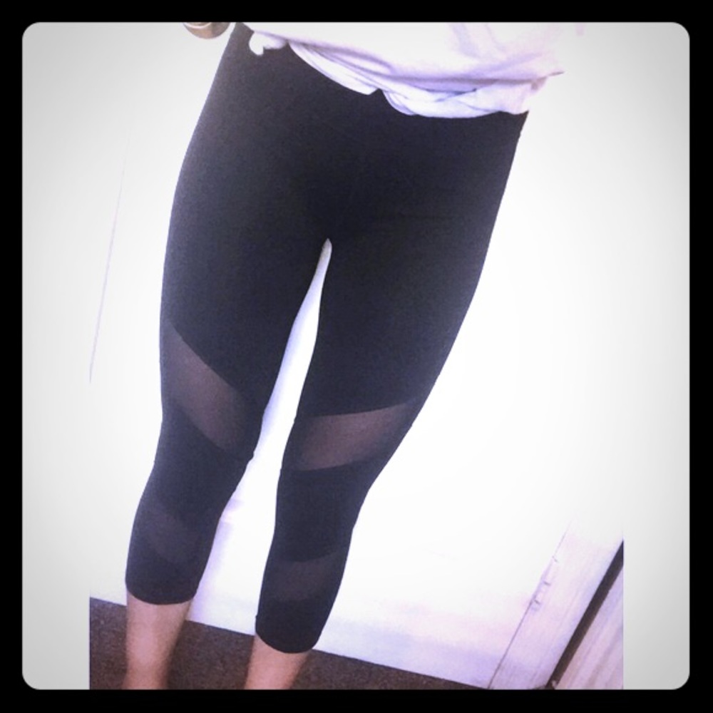 Fabletics Charcoal Mesh Capri - OBO💕