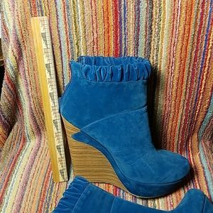 Rouge 9 teal booties, size 10