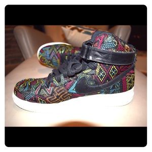 NIKE high top multicolor pattern shoes