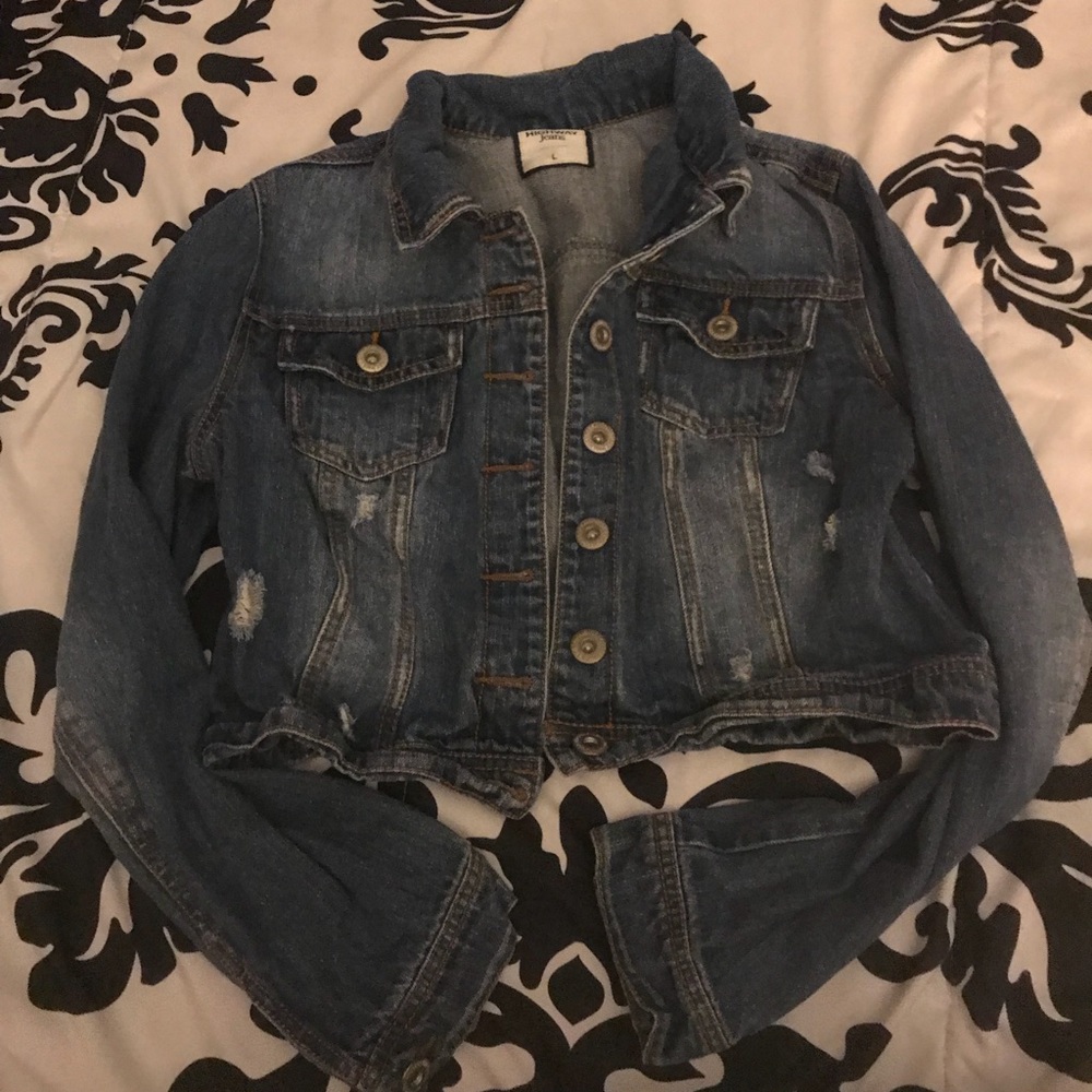 Jean Jacket. Size Large. Fits like a Medium.