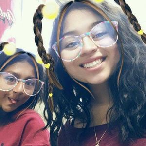 Meet your Posher, Paola