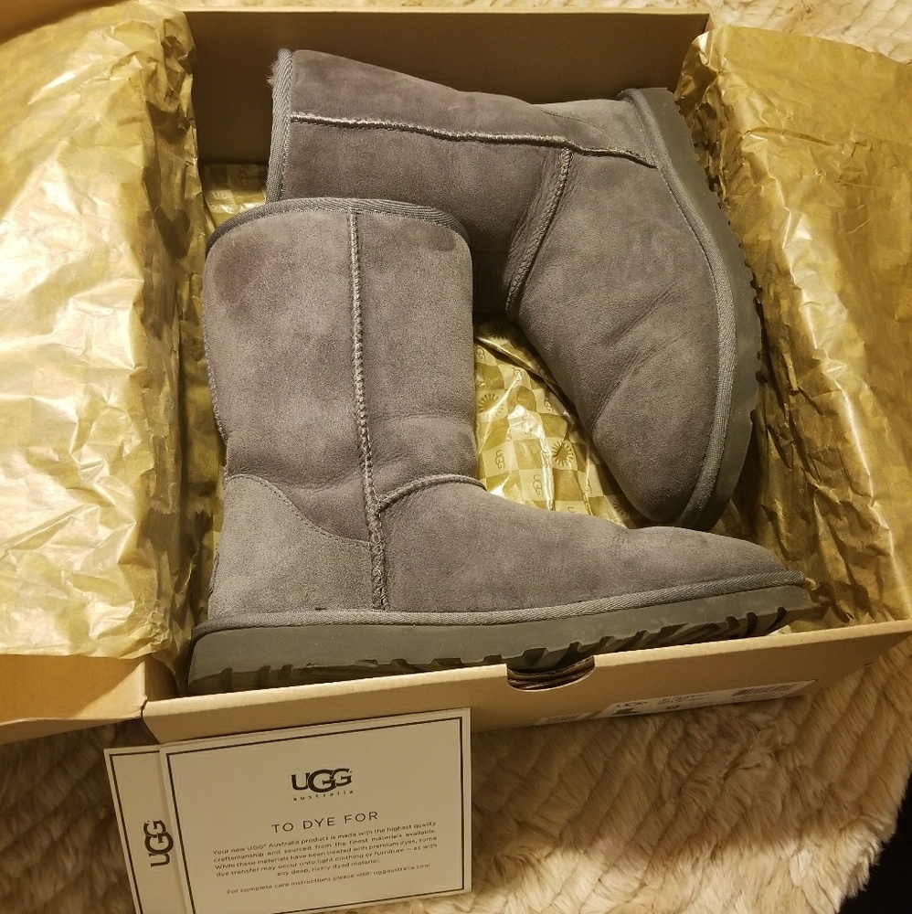Uggs - Picture 1 of 4