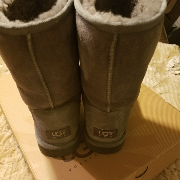 Uggs - Picture 2 of 4