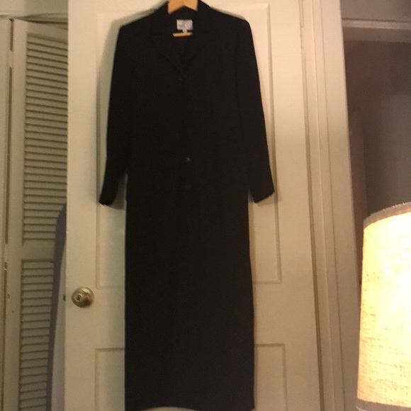 Long black vest from a Canadian designer - Picture 1 of 6