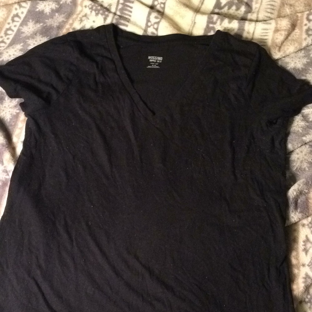 Black v neck T-shirt