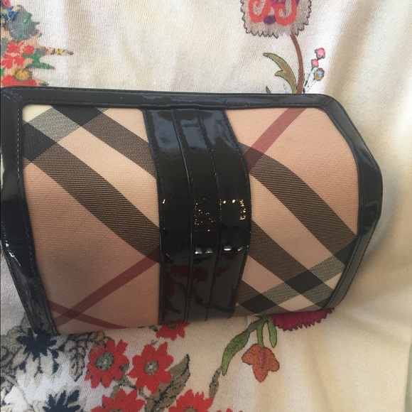 ❗️SOLD❗️Burberry Continental Wallet. - Picture 2 of 8