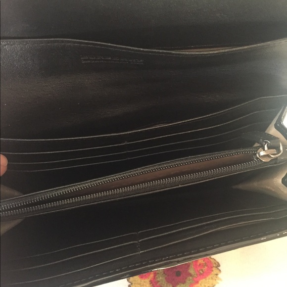 ❗️SOLD❗️Burberry Continental Wallet. - Picture 5 of 8