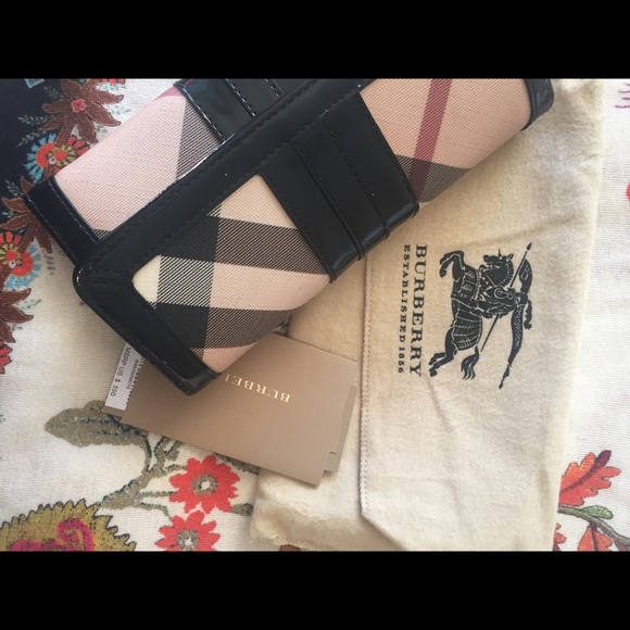 ❗️SOLD❗️Burberry Continental Wallet. - Picture 3 of 8