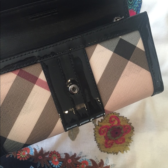 ❗️SOLD❗️Burberry Continental Wallet. - Picture 8 of 8