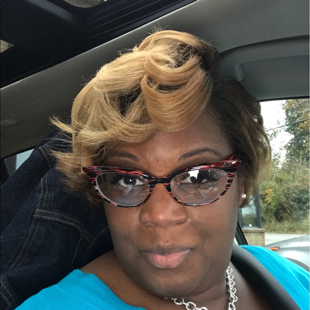 Meet your Posher, Sonya