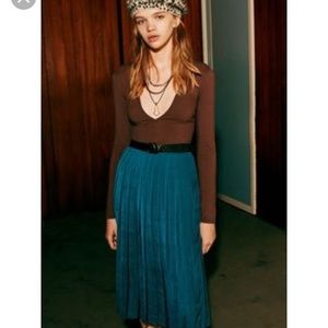 silence and noise plunge v neck top dark brown