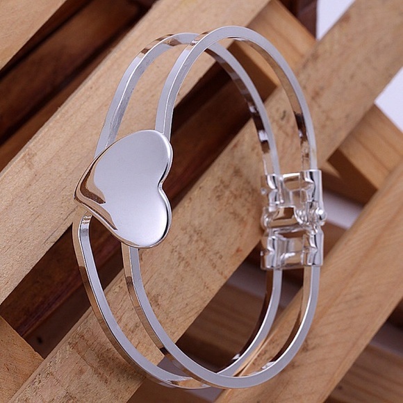 ❤️ SWEETHEART BANGLE ⭐️ (1 Left) - Picture 2 of 5