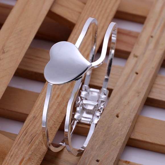 ❤️ SWEETHEART BANGLE ⭐️ (1 Left) - Picture 3 of 5