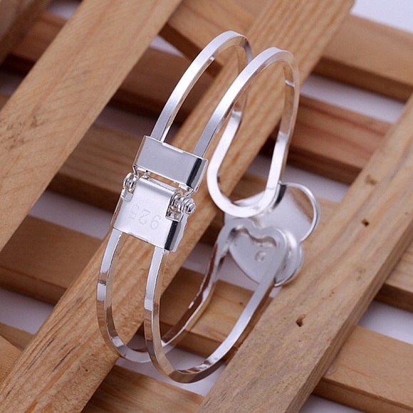 ❤️ SWEETHEART BANGLE ⭐️ (1 Left) - Picture 4 of 5