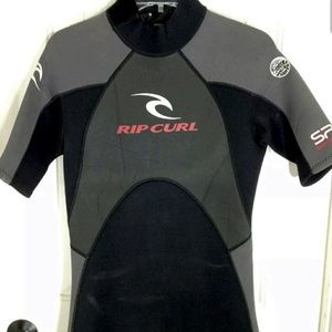 Men’s wetsuit, size medium.
