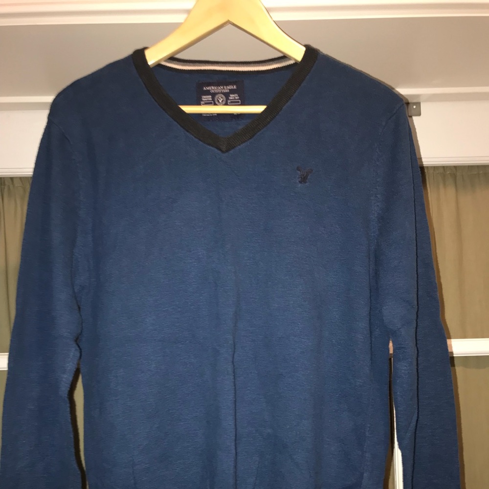 American Eagle men’s M blue v-neck sweatwr