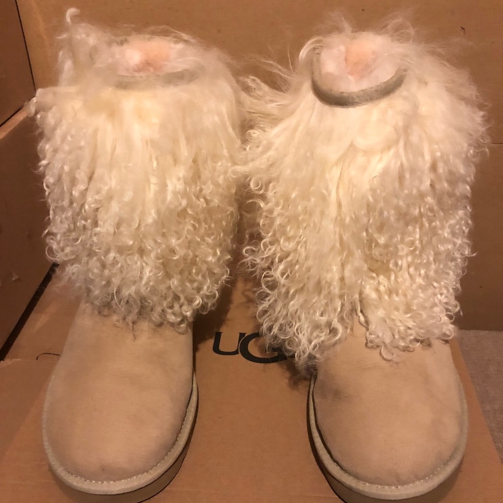 UGG SHEEPSKIN CUFF BOOT SIZE 11 MINT COND