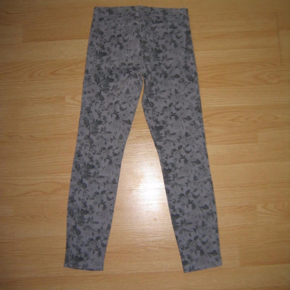⏳GONE JUNE 30⏳ J Brand Capri Skinny Jeans - Picture 3 of 8