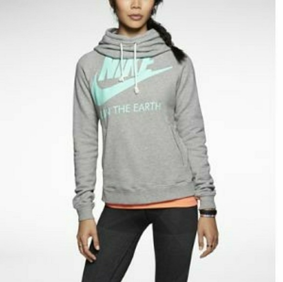 Nike Sweaters - 🎉NIKE RUN FUNNEL HOODIE