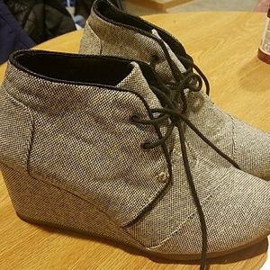 Toms Wedges