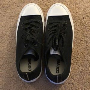 New! Converse size 6