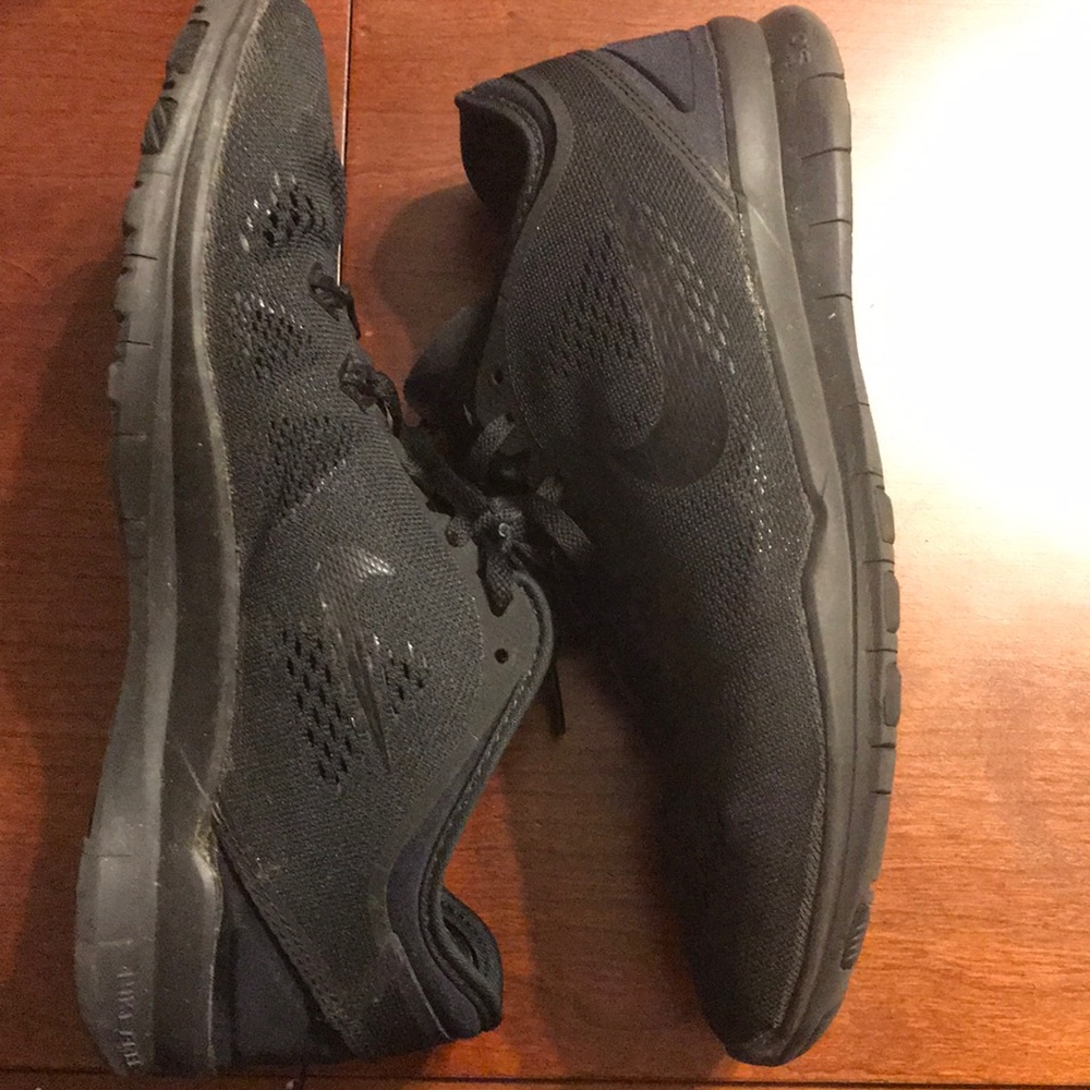 Black Nike Free Runs - Women’s Size 8