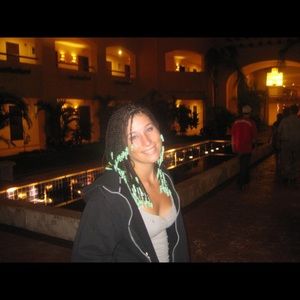 Meet your Posher, Casey