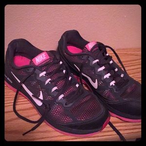 Nike dual fusion shoes