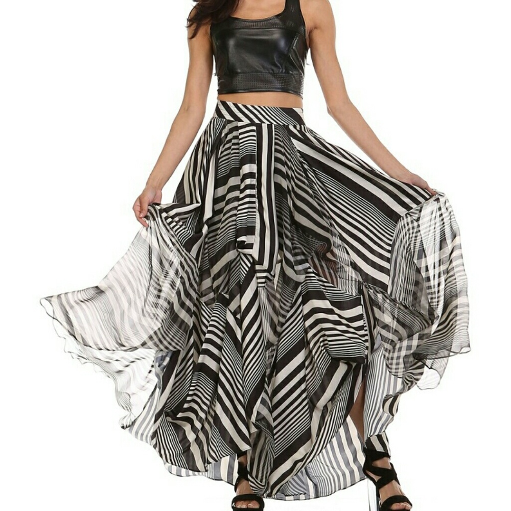 Elegant long layered pocket skirt