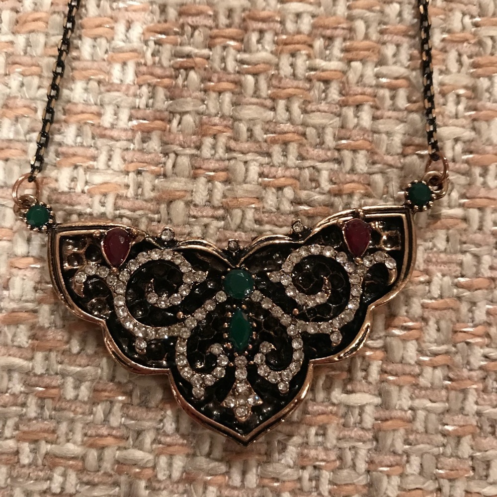 BEAUTIFUL JEWEL INCRUSTED STATEMENT BNWT 16in