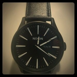 Nixon "The Sentry"