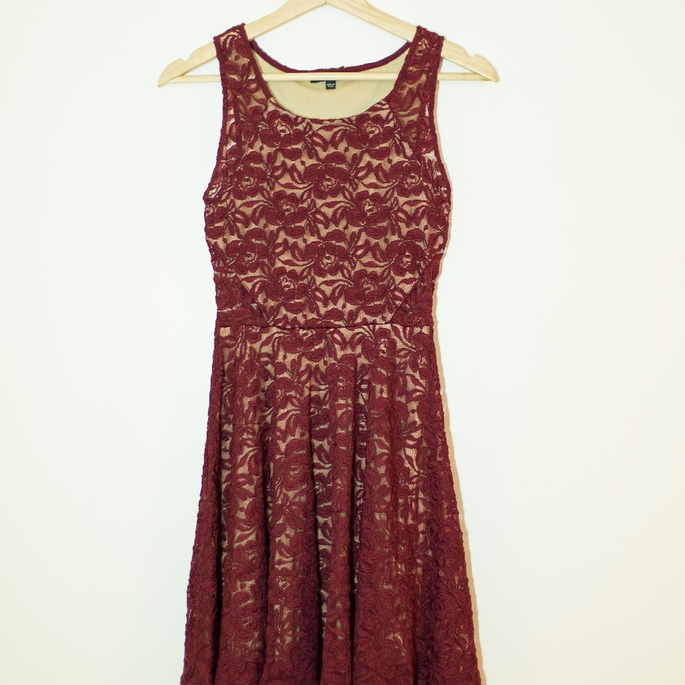 Soprano lace dress (XS)