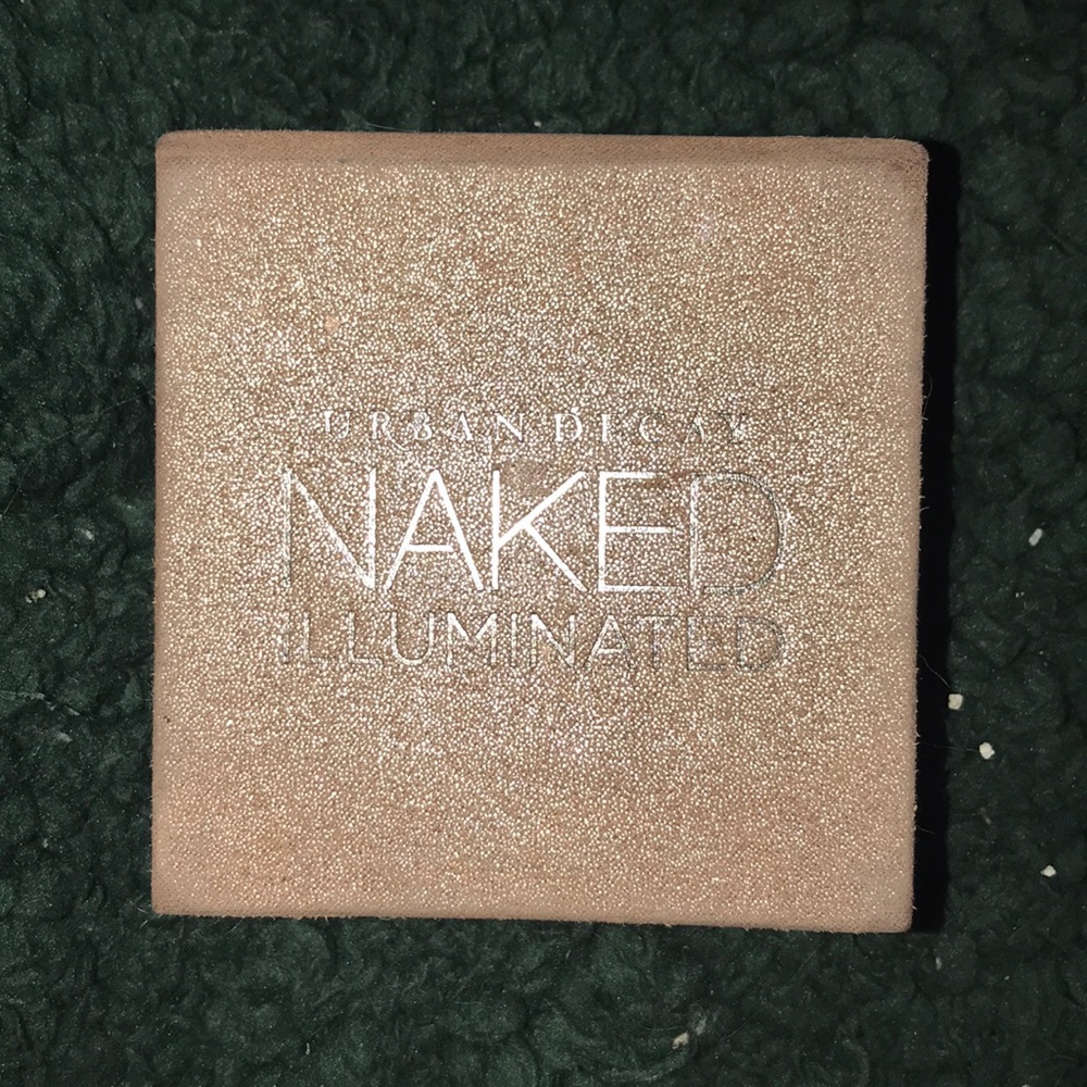 Urban Decay Naked Illuminated shimmer powder