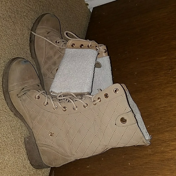 Shoe Dazzle Shoes - Sold Winter boots