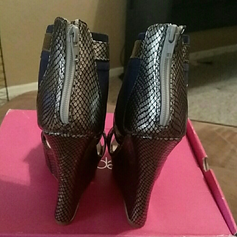 Gunmetal/Cobalt shoes
