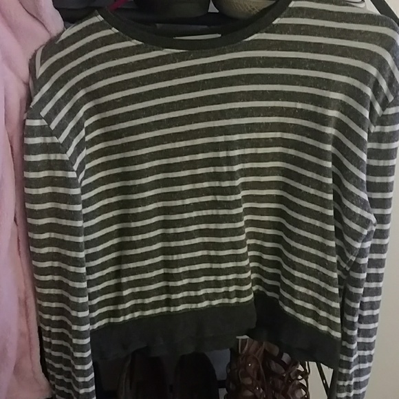 A cropped stripped sweater - Picture 1 of 1