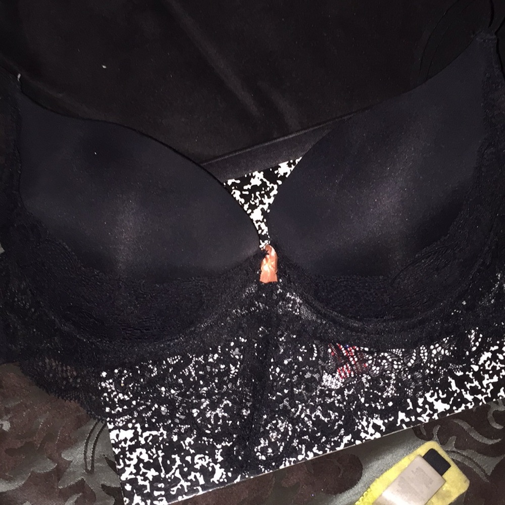 Bras - Picture 4 of 5
