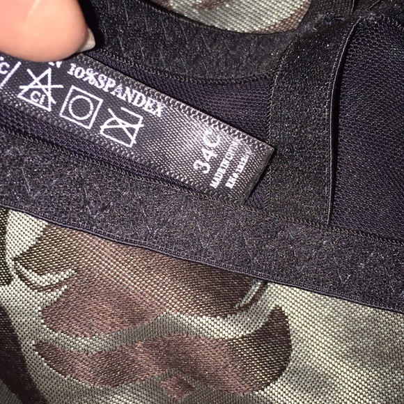 Bras - Picture 3 of 5