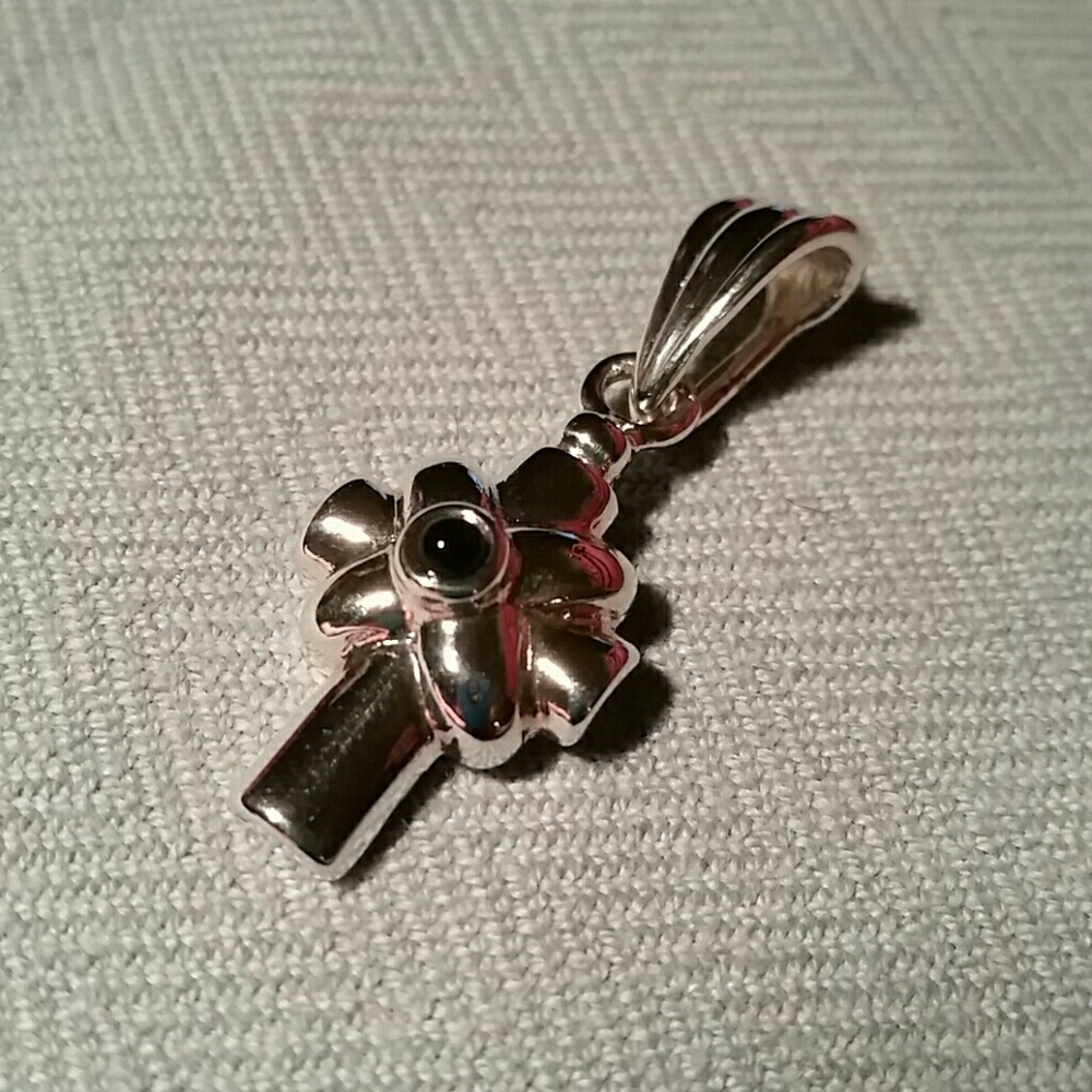 BEAUTIFUL SILVER ONYX CROSS! PREMIER DESIGNS!