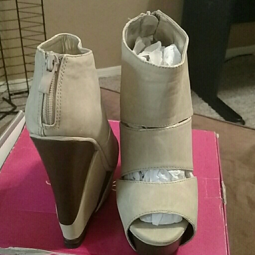 Tan wedges