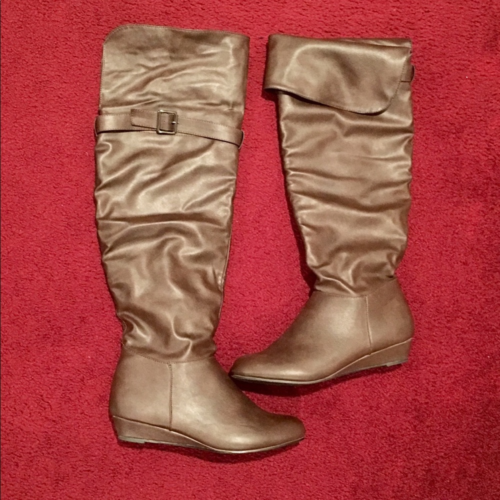 Brown Boots. Size 11.