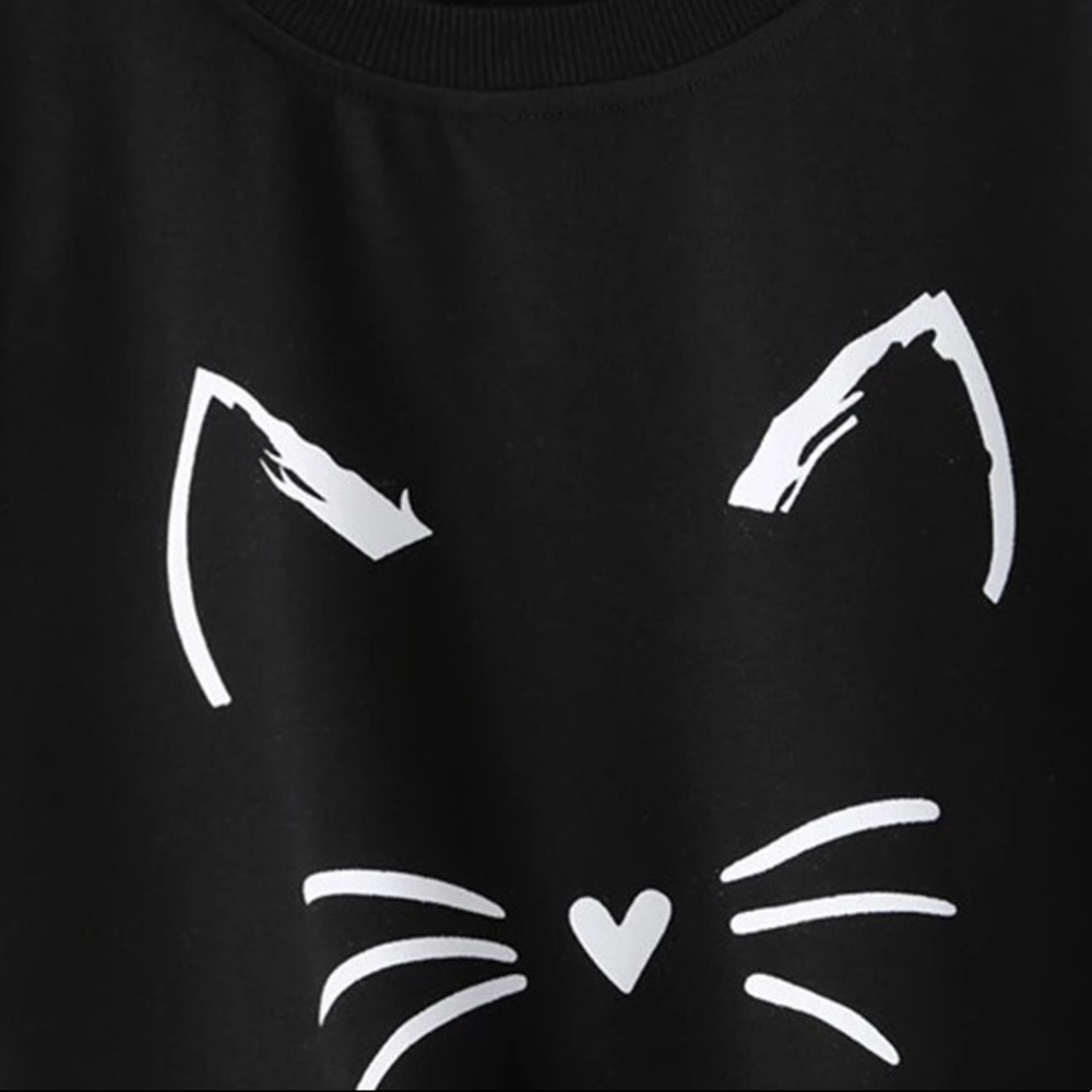 ✨Cat Lover Black & White Sweatshirt✨ - Picture 2 of 6