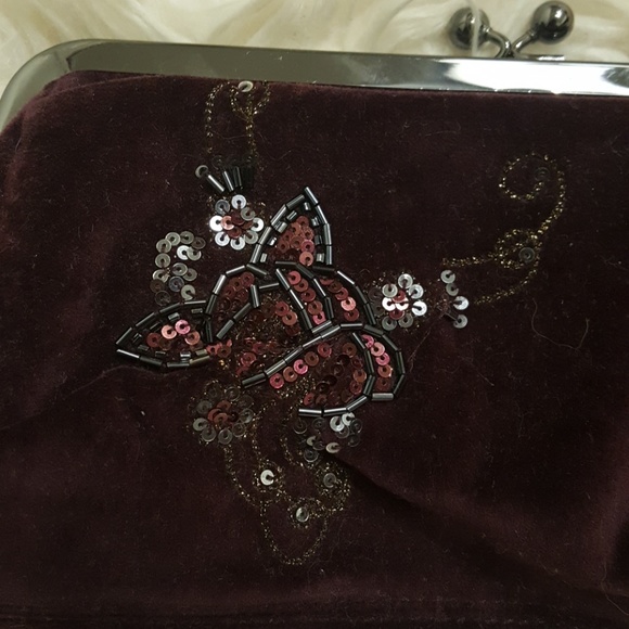 Maroon beaded clutch - Picture 3 of 4