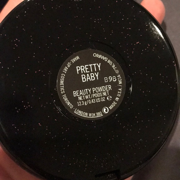 MAC BEAUTY POWDER BLUSH - FUN & GAMES (CA8) - BNIB - HELLO  BNIB LE Mac Hello Kitty Beauty Powder-Pretty Baby