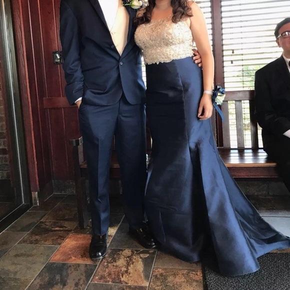 Prom dress - Picture 1 of 3