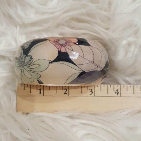 Oversized flower bangle - Picture 2 of 3