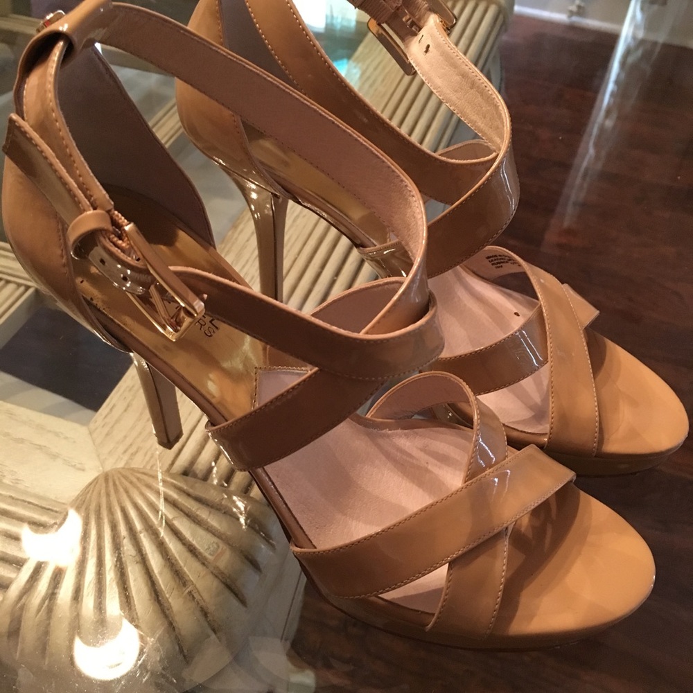 Michael Kors tan/nude ankle strap high heels. Sz 9