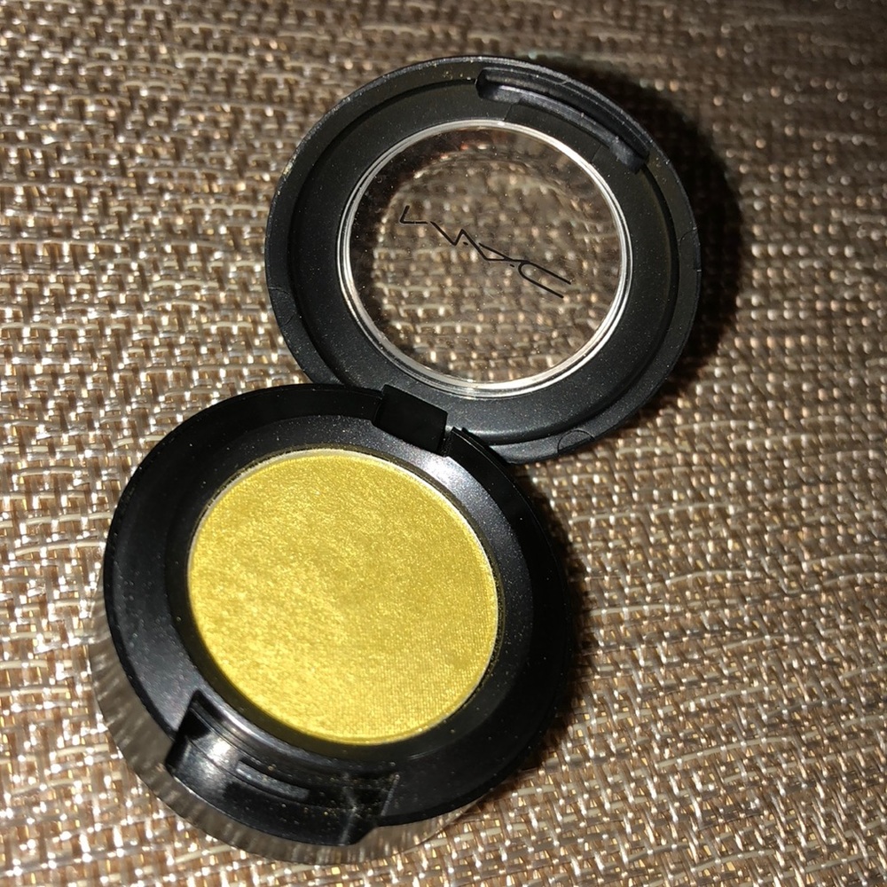 Mac Veluxe Pearl Eyeshadow